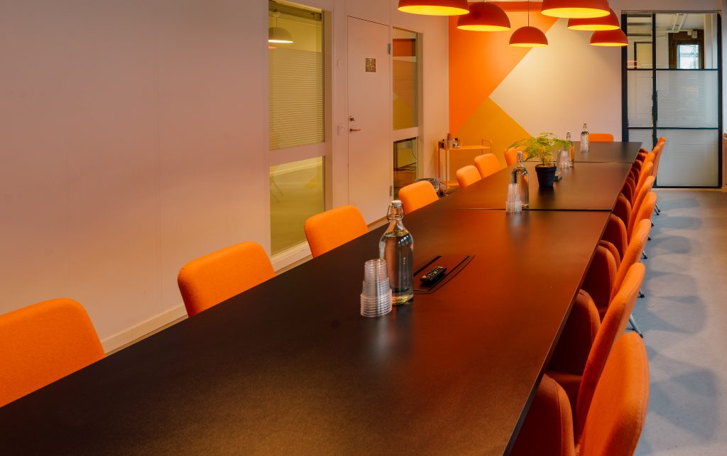 sup-46-konferensrum-orange-1